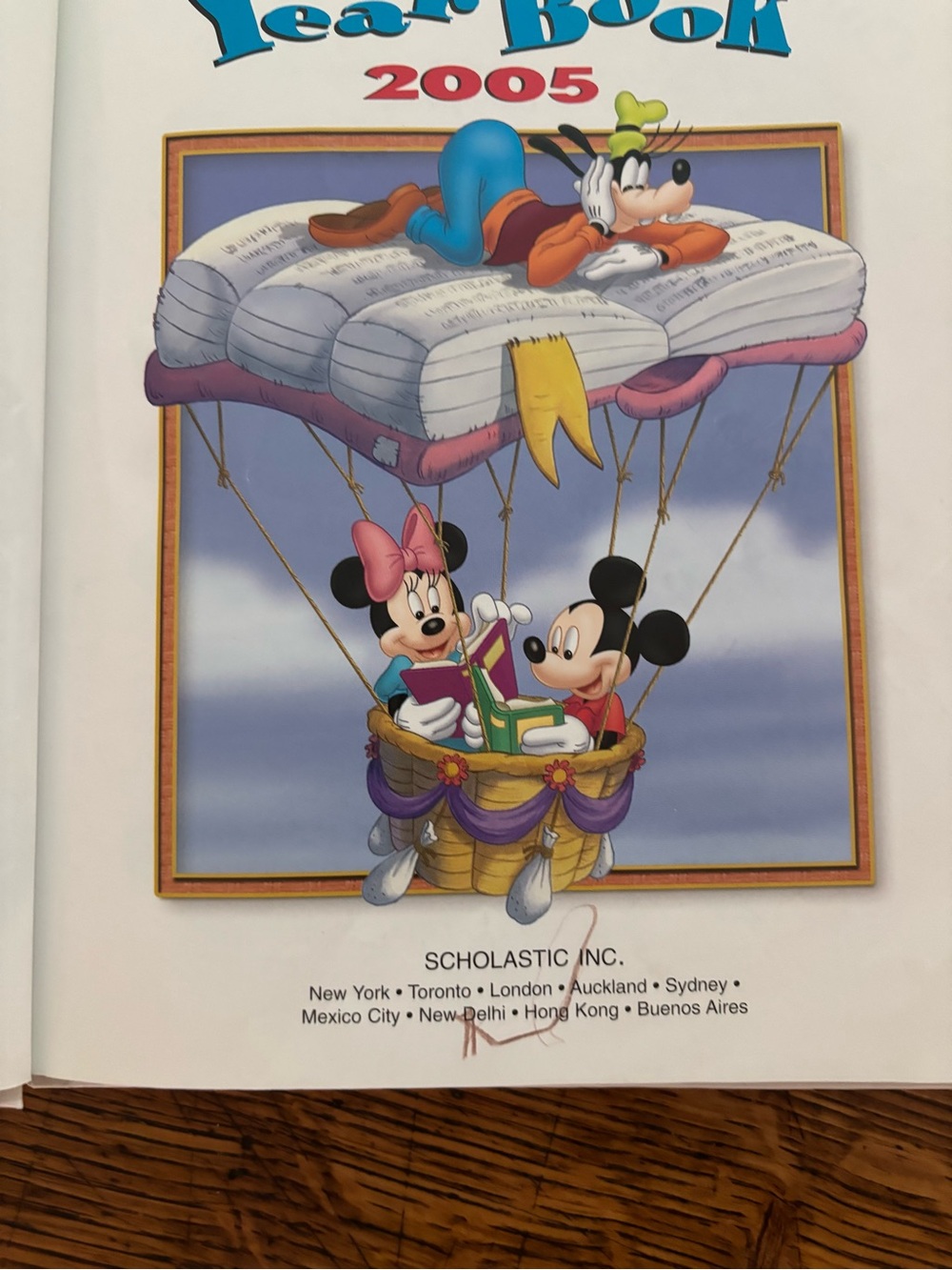 Vintage Y2K Disney Year Book 2005 - Picture 3 of 6